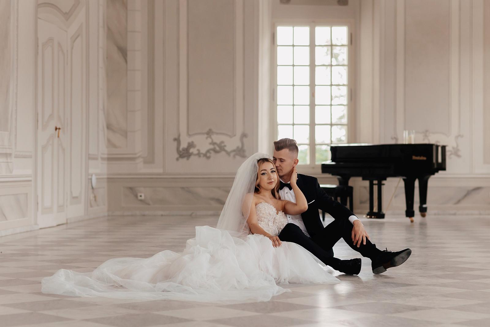 pałac w Kurozwękach fotografia ślubna Tarnów bialaramka