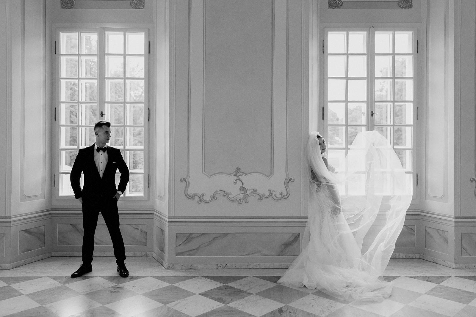 Sesja ślubna w Pałacu w Kurozwękach – bajkowa sceneria i wyjątkowe emocje